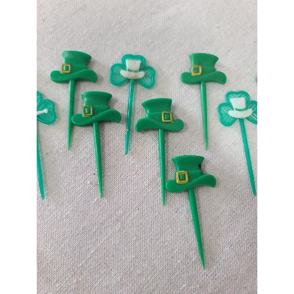 Vintage  St. Patrick's lot of 11 HARD PLASTIC Cake Toppers Leprechaun - Picture 3 of 4